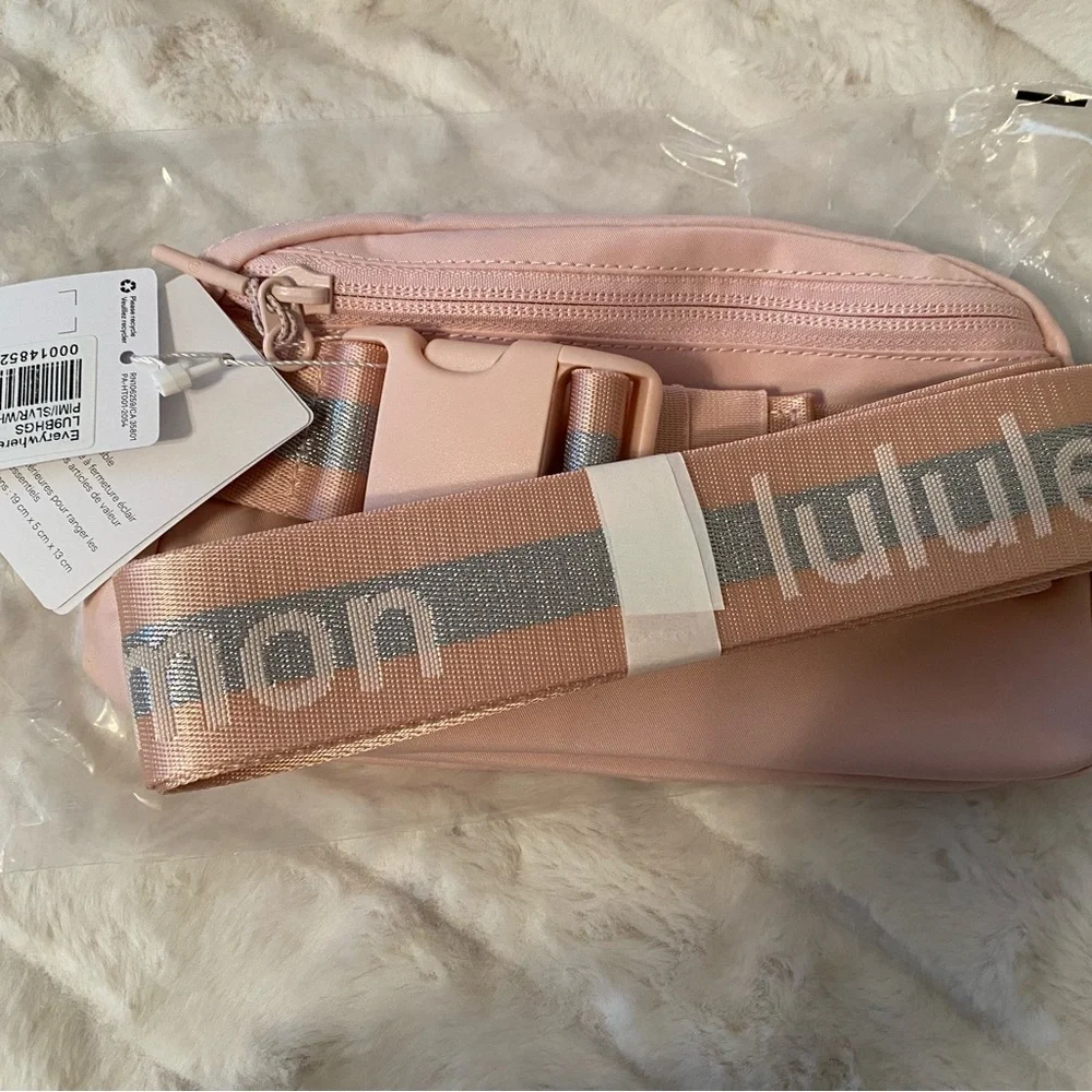 ✨🆕✨Brand New Lululemon Everywhere Belt Bag